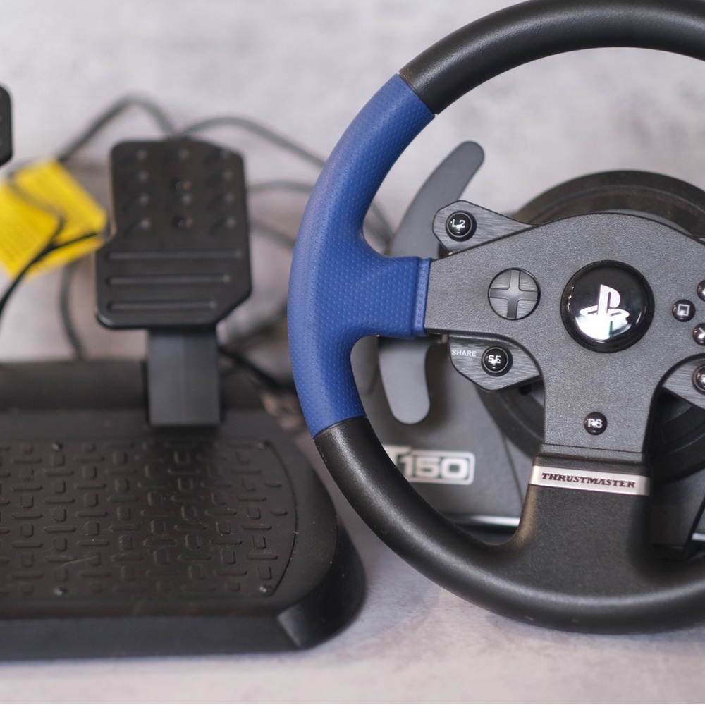 PS4 / 5 Thrustmaster Steering Wheel and Pedal Set
